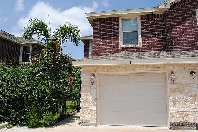 3 bed, 2.5 bath, 1206 sqft, $1,400 — Photo 3