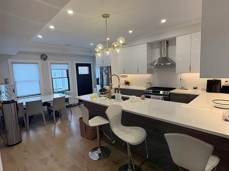 140 Pearl St #A — Photo 33