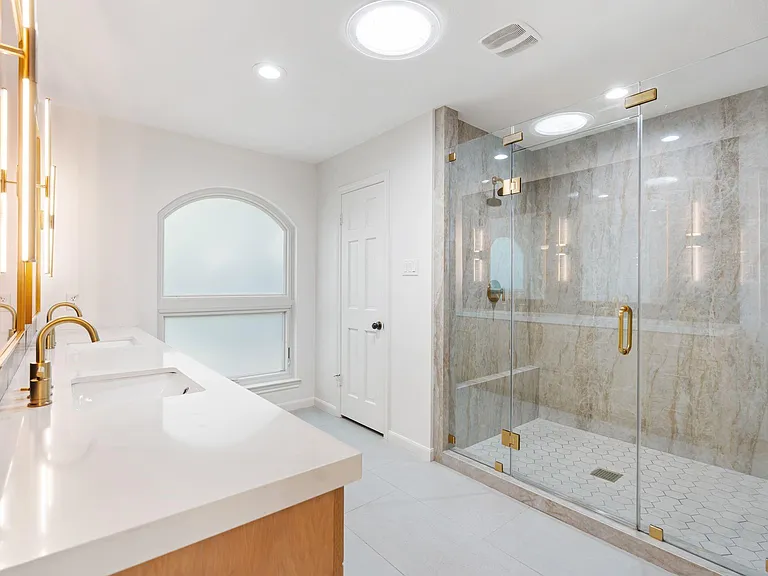 13703 Queensbury Ln — Photo 19