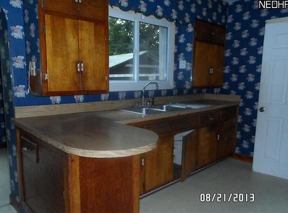 4th image of 799 E Cassell Ave