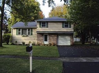 2 Silver Birch Dr, Rochester, NY 14624