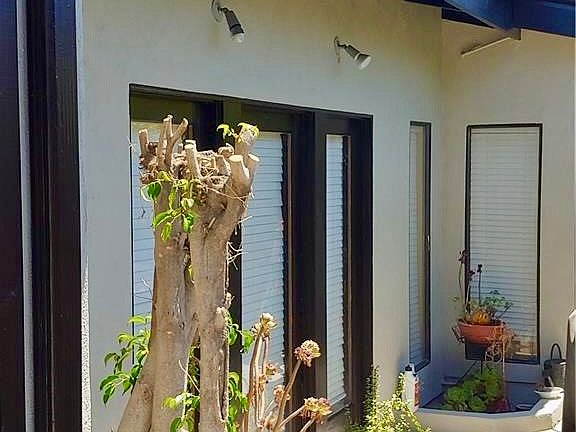 4th image of 18301 Chatsworth St