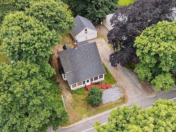 3rd image of 455 Old County Road