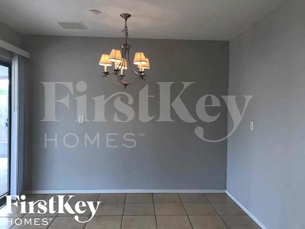 4 bed, 2.0 bath, 1472 sqft, $2,790 — Photo 4