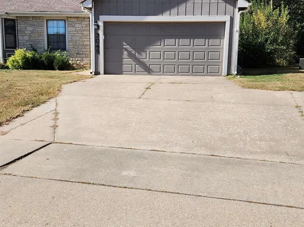 3045 SW Arrowhead Rd, Topeka, KS 66614
