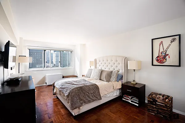 Sold by R New York | media 5