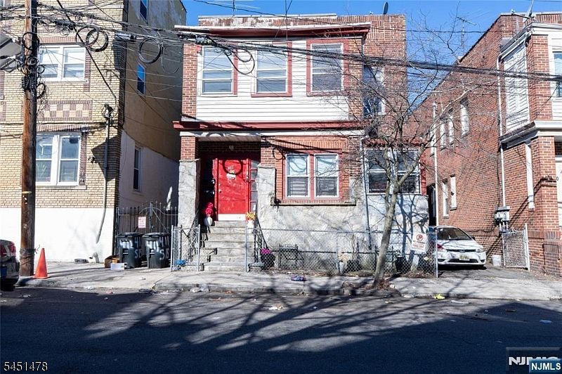 1st image of 411 S 15Th St