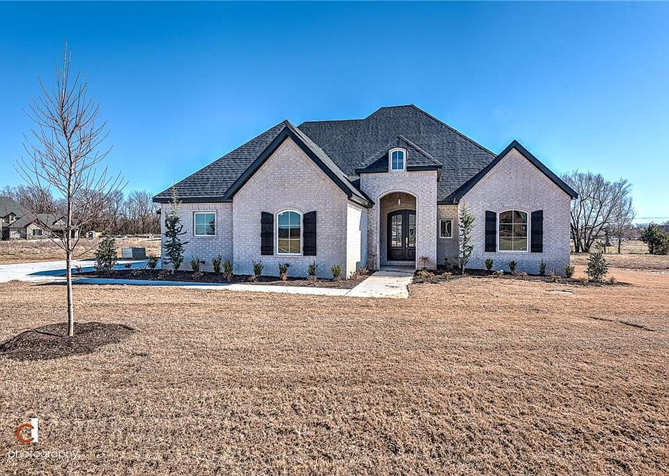 1st image of 208 N Gleneagle Dr
