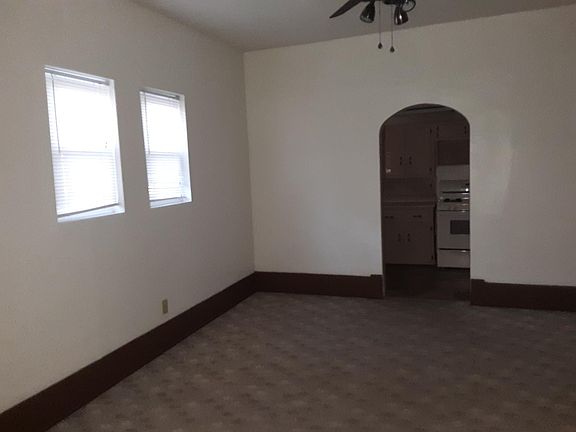 3rd image of 610 E Avenue C