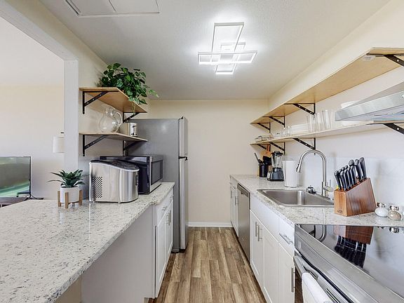 4th image of 1331 Park Ave SW Unit 1211