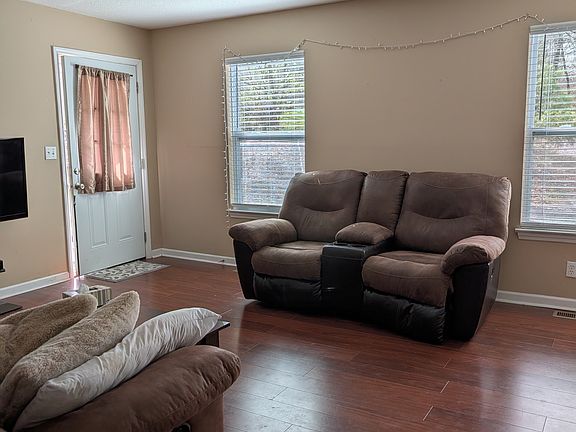 5th image of 914 Murrell Rd APT A