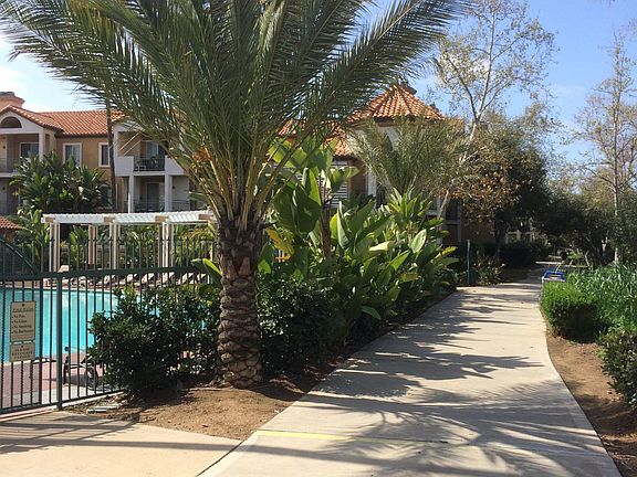 3rd image of 2250 Camino De La Reina Unit 203