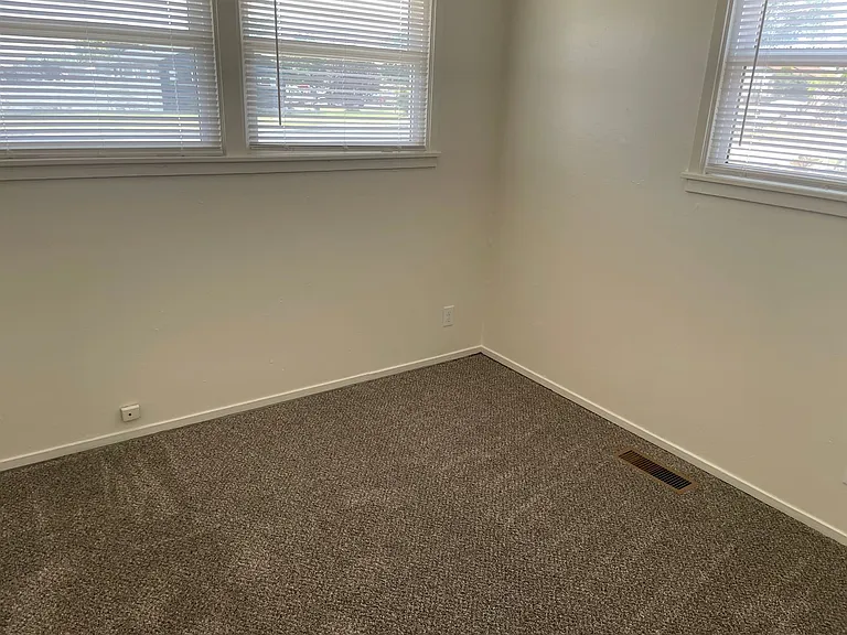 524 W Loop Dr — Photo 16