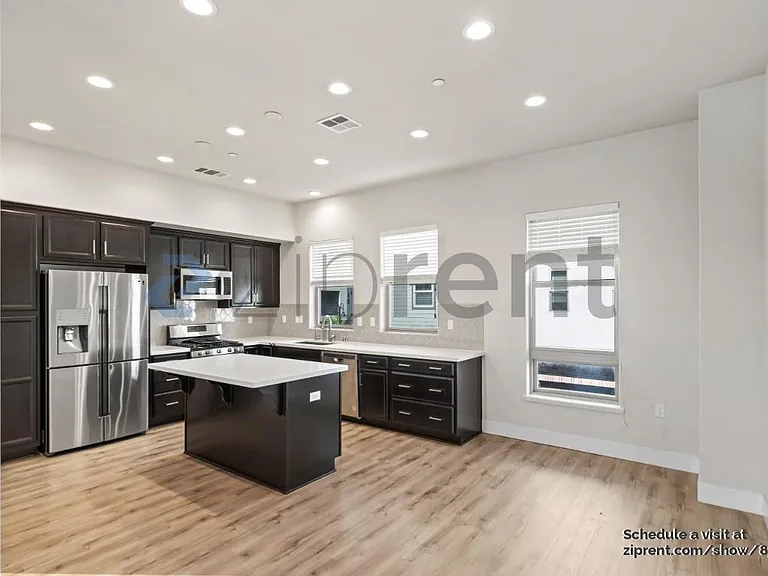 1757 Hazelnut Ln — Photo 10