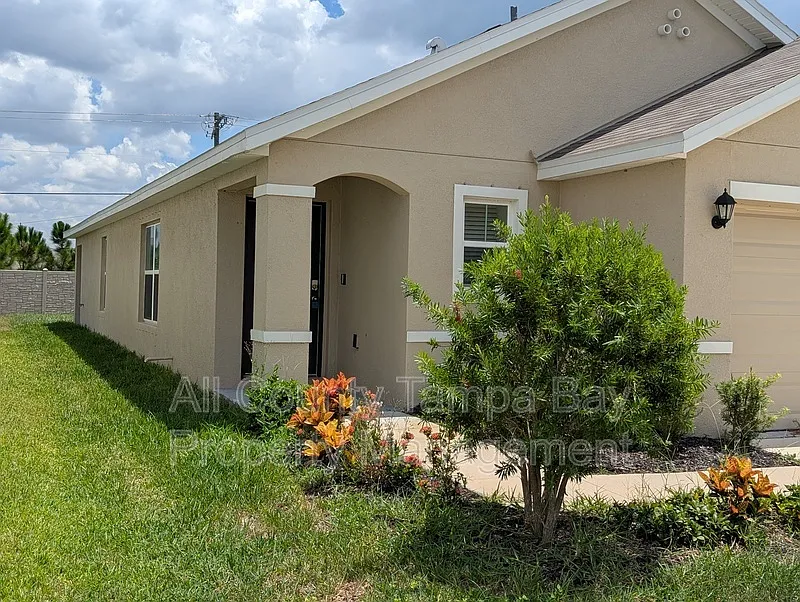 Building Photo - 16549 Mosaic Oar Dr