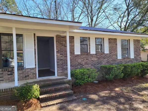 203 Vienna Cir, Fort Valley, GA 31030