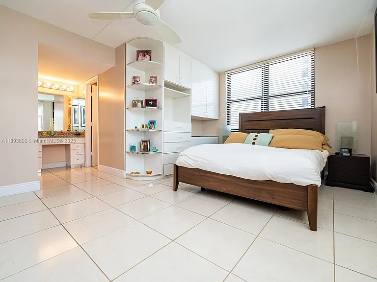 2401 S Ocean Dr — Photo 15
