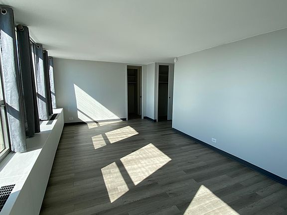5th image of 2626 N Lakeview Ave APT 4210