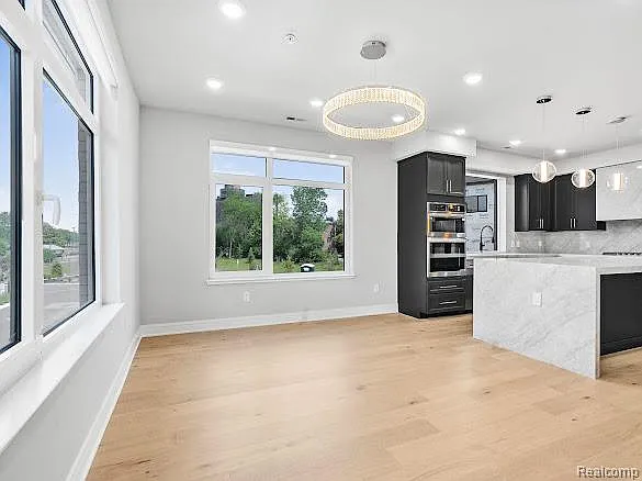 4 bed, 3.5 bath, 3600 sqft, $7,900 — Photo 3