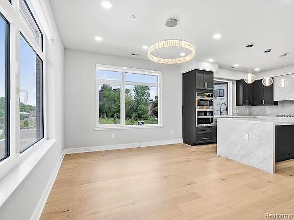 3rd image of 953 Smart Town Dr