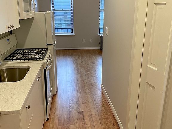4th image of 54 E 7th St APT 20