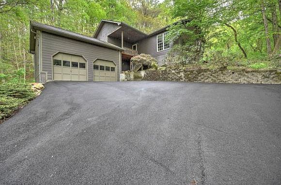 1st image of 2028 Queensbury Ct