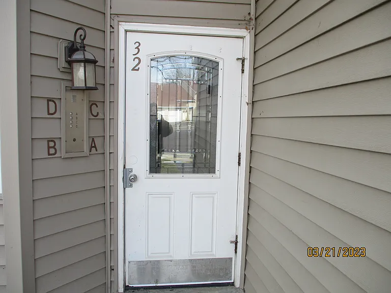 32 N Victoria Ln — Photo 2