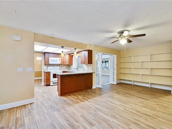 4th image of 3509 Merivale Dr