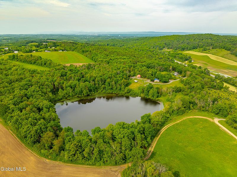 4th image of 62 Tybush Lane