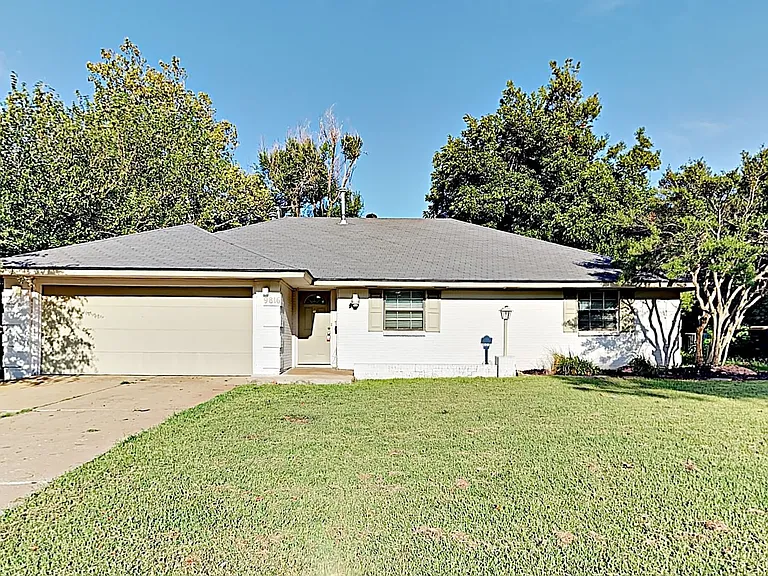 9816 Lancet Ln — Photo 3