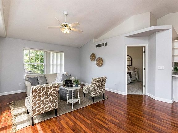 3rd image of 3730 Deer Valley Dr APT A