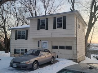 7 N Circle Dr, Glasgow, MO 65254
