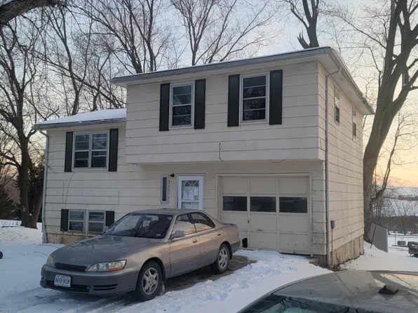 7 N Circle Dr, Glasgow, MO 65254