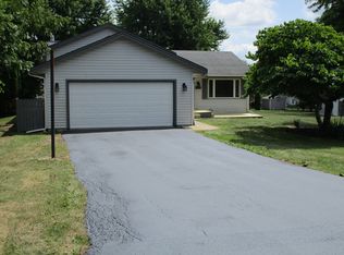 119 Queens Pl SE, Poplar Grove, IL 61065