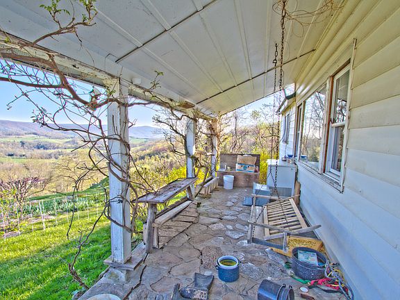 5th image of 383 Mountain View Ln
