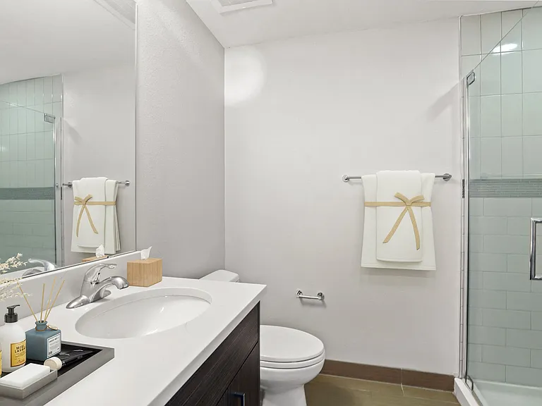 Jux Apartments — Photo 11