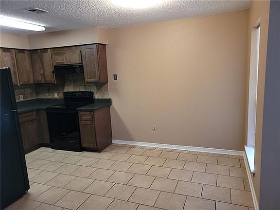 3rd image of 266 Meadows Dr