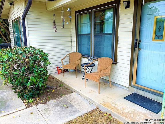 3rd image of 829 Marquette Dr
