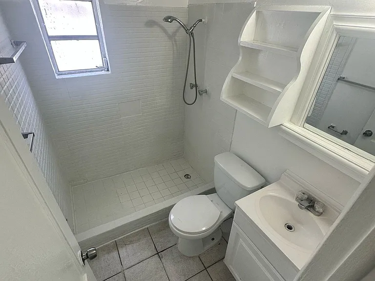 25 SW 10th St #8 — Photo 12