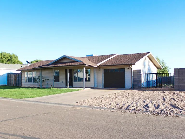 710 Jasper Cir — Photo 1