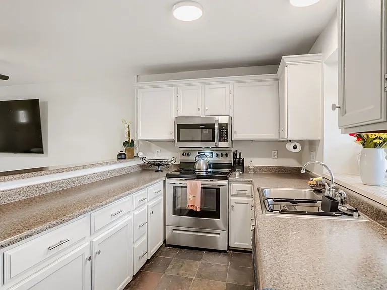 4606 S Dillon Ct #D — Photo 6