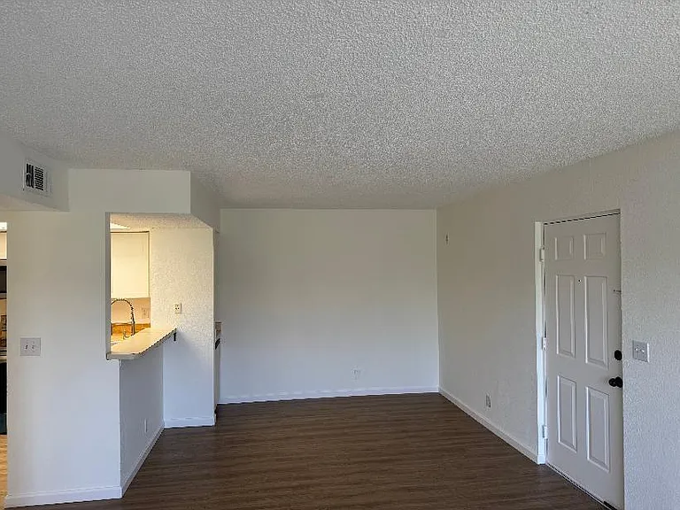 1531 SE Royal Green Cir #106 — Photo 11