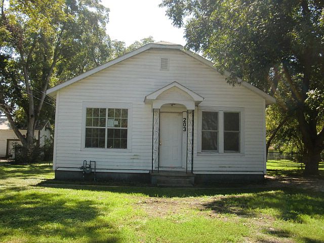 1st image of 203 E Martindale St