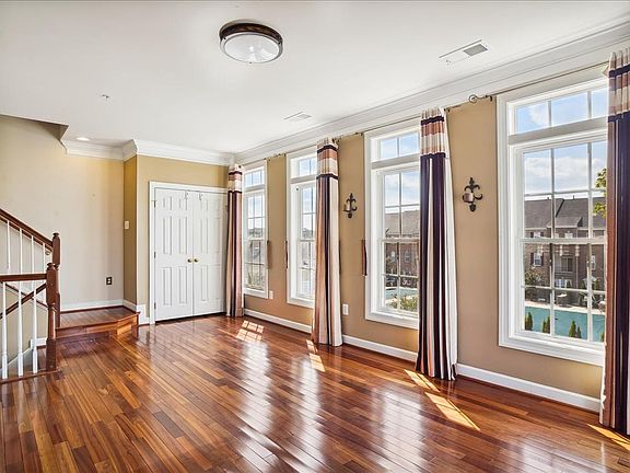 3rd image of 627 Kingfisher Ave