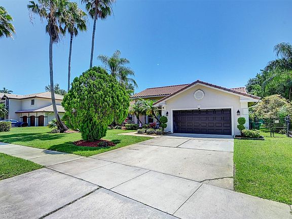 3rd image of 1960 SW 101st Avenue