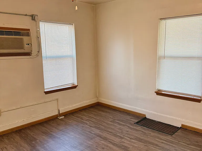 523 E Burlington St #1 — Photo 7