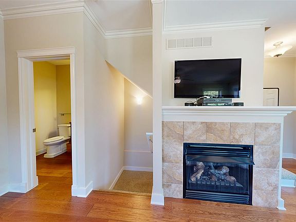 4th image of 1005 Walker Cir
