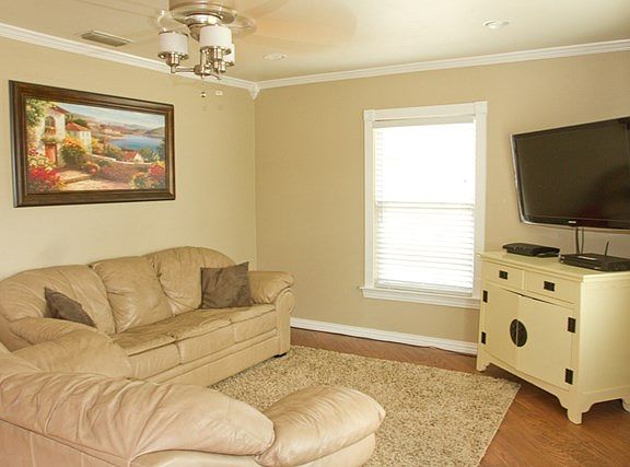 2nd image of 804 W 21st St