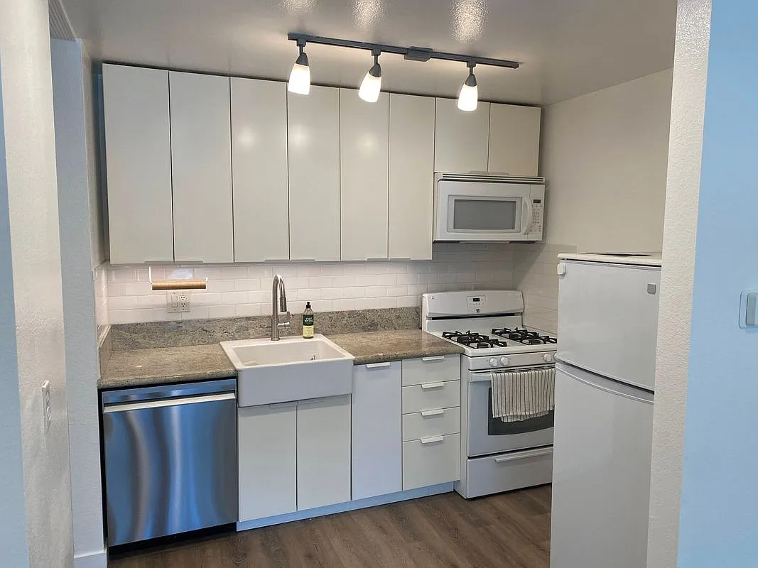 3030 Valle Vista Dr — Photo 2