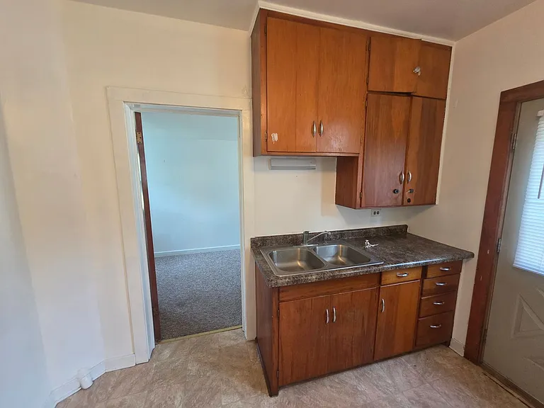 705 E Grand Ave — Photo 7